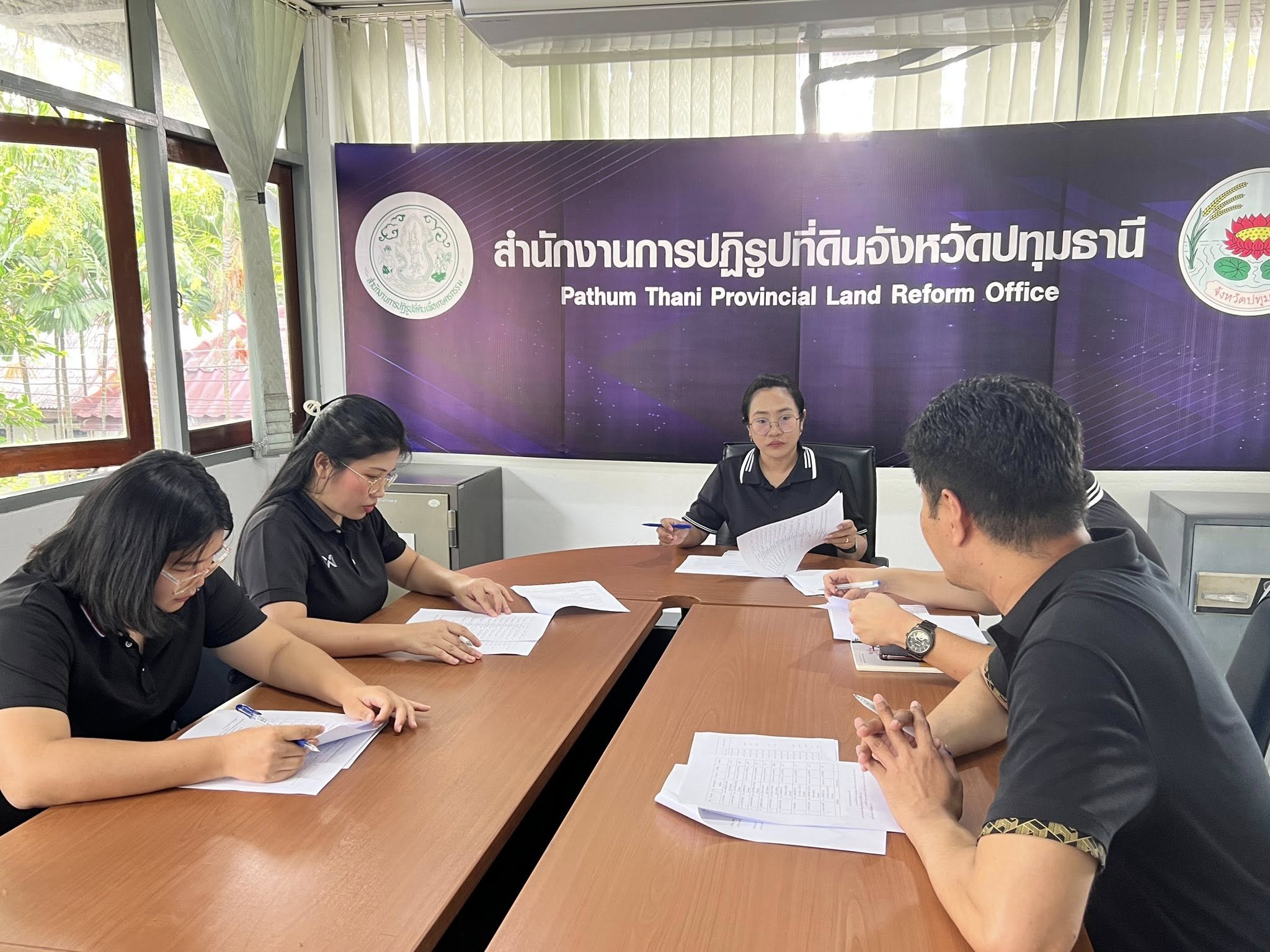 title - นางสาวฐิติมา วัฒนจัง ปฏิรูปที่ดินจังหวัดปทุมธานี อนุมัติให้จัดประชุมคณะทำงานพิจารณาคำขอกู้ยืมเงินกองทุนปฏิรูปที่ดินเพื่อเกษตรกรรม ครั้งที่ 2/2569